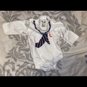 Baby gap onesie